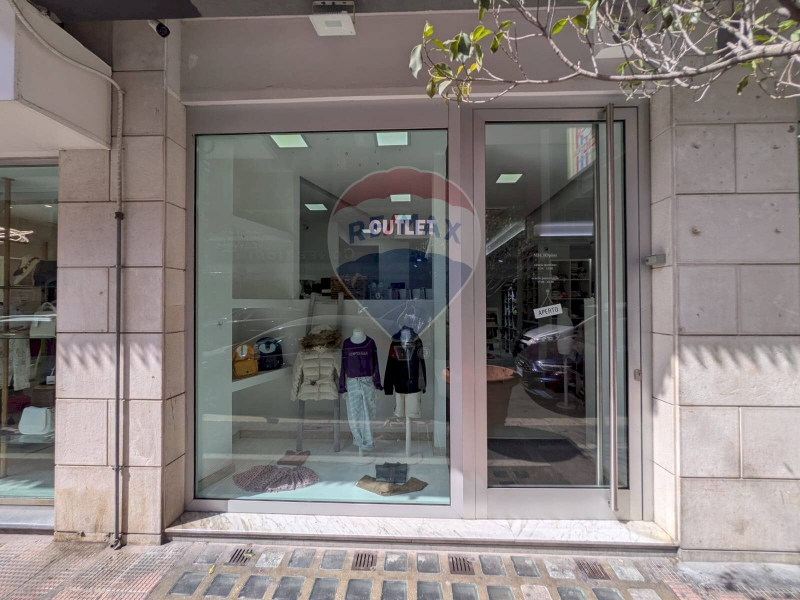 Edificio all\'aperto - Commercial Premises Via Alessandro Manzoni
 
97, Bari - photo 1