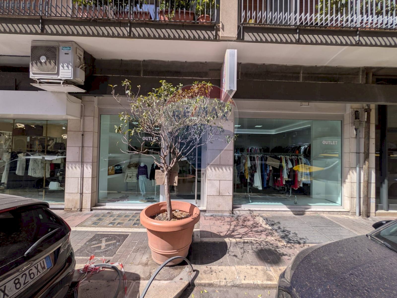 Edificio all\'aperto - Commercial Premises Via Alessandro Manzoni
 
97, Bari - photo 2