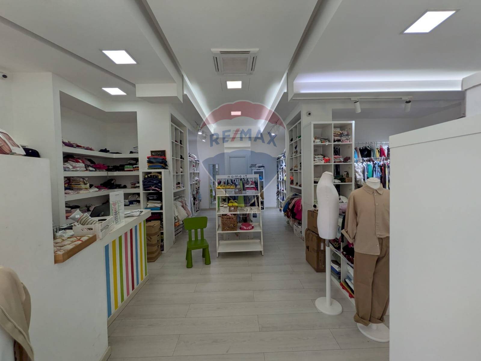 Dispensa di stoccaggio - Commercial Premises Via Alessandro Manzoni
 
97, Bari - photo 3