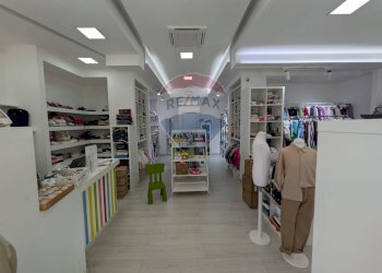 Cabina armadio - Commercial Premises Via Alessandro Manzoni
 
97, Bari - photo 6