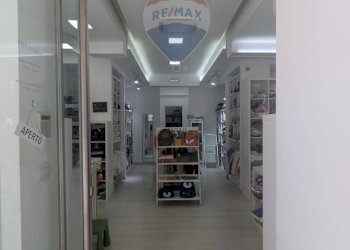 Hall / corridoio - Commercial Premises Via Alessandro Manzoni
 
97, Bari - photo 16