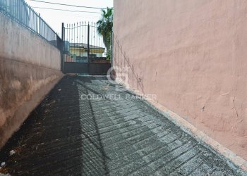 Foto 2 - Magazzino Via Diana
 
122, Fiumefreddo di Sicilia - foto 2