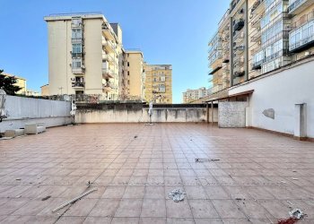 Foto 2 - Commercial Premises Viale Regione Siciliana Sud Est
 
708, Palermo - photo 2