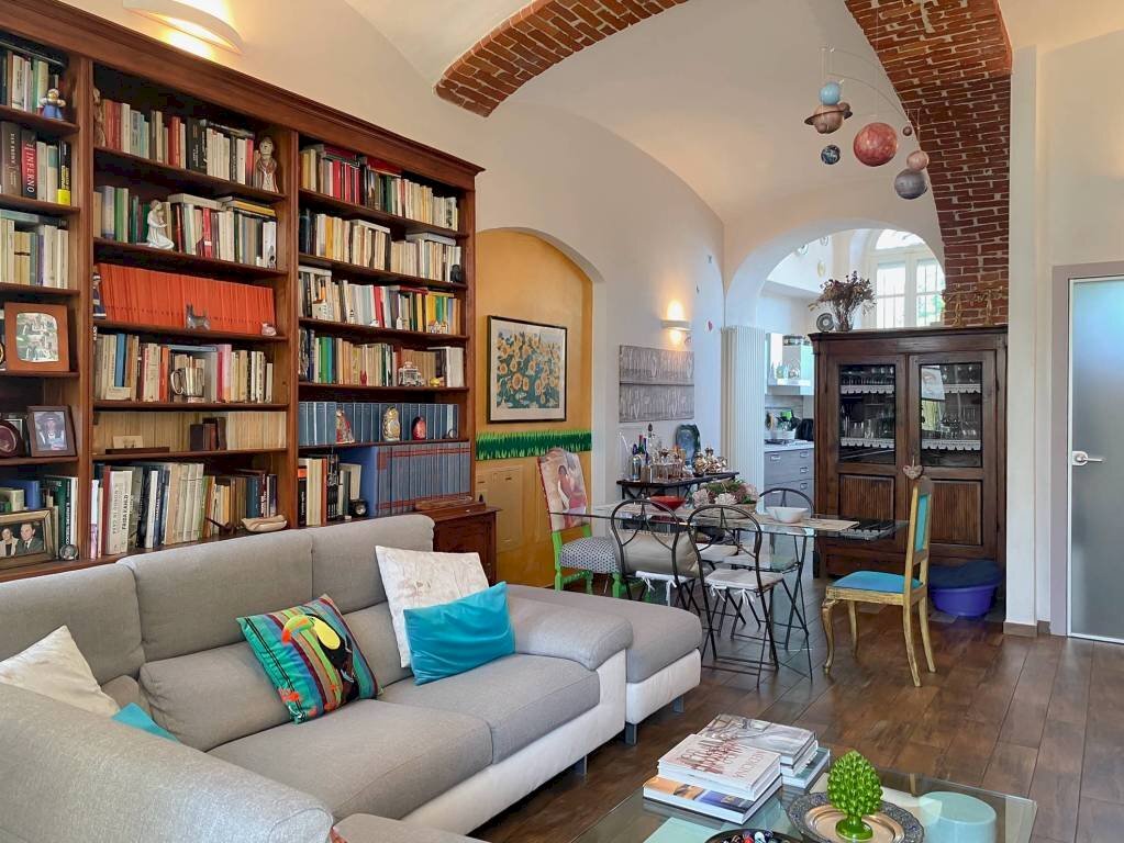 Salone - Appartamento via della Ripa, 8, frazione Madonna Delle Grazie, Cuneo - foto 1