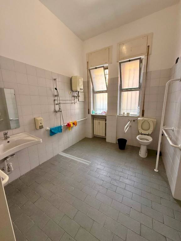 Bagno - Warehouse via Luciano Zamperini, 11A, Genova (neighborhood Bolzaneto) - photo 2