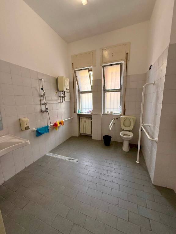 Bagno - Warehouse via Luciano Zamperini, 11A, Genova (neighborhood Bolzaneto) - photo 3