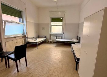 Interno non residenziale - Magazzino via Luciano Zamperini, 11A, Genova (zona Bolzaneto) - foto 4