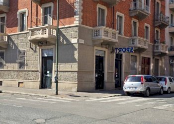 Facciata - Negozio via Issiglio, 2, Torino - foto 1