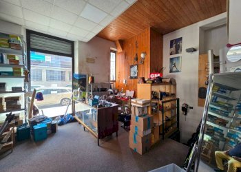 Interno non residenziale - Negozio via Issiglio, 2, Torino - foto 2