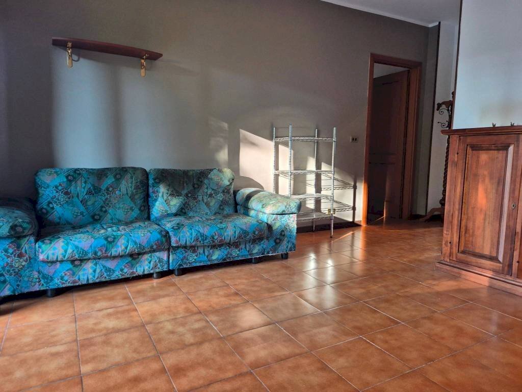 Salone - Appartamento via Don Giovanni Minzoni, Cuneo (zona Donatello) - foto 3