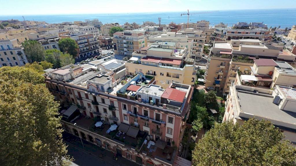 Facciata - Quadrilocale Roma (zona Lido di Ostia) - foto 2