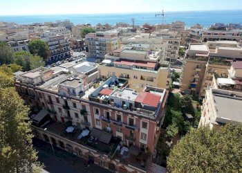 Facciata - Quadrilocale Roma (zona Lido di Ostia) - foto 1