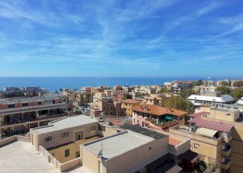 Zona - Quadrilocale Roma (zona Lido di Ostia) - foto 1