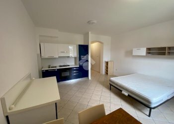 One-room apartment Via G. Ricci Signorini, Massa Lombarda - photo 1