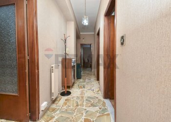 Hall / corridoio - Four-room apartment Via Adelaide Bruno Alessi
 
26, Santa Maria di Licodia - photo 15