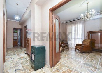 Hall / corridoio - Four-room apartment Via Adelaide Bruno Alessi
 
26, Santa Maria di Licodia - photo 17