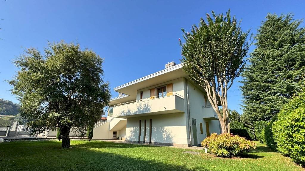 Facciata - Villa via Montecchi, 16C, Gorlago - foto 1