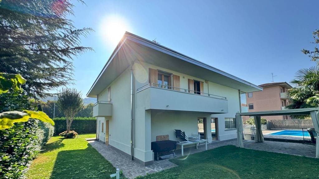 Facciata - Villa via Montecchi, 16C, Gorlago - foto 3