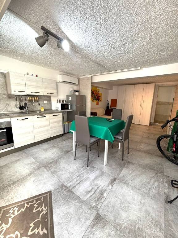 Cucina - Magazzino via Santo Janni, Formia - foto 1