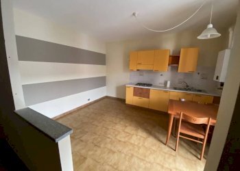 Cucina - Bilocale piazza Sant'Agostino, 16, Carmagnola - foto 5