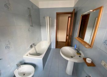 Bagno - Bilocale piazza Sant'Agostino, 16, Carmagnola - foto 11