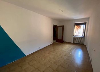 Camera da letto - Bilocale piazza Sant'Agostino, 16, Carmagnola - foto 15