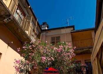 Facciata - Casa indipendente via Giovanni Giolitti, 7, Dronero - foto 2