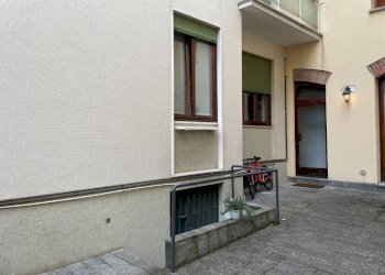 Cortile interno - Magazzino via Angelo Bellani, 4, Monza - foto 1