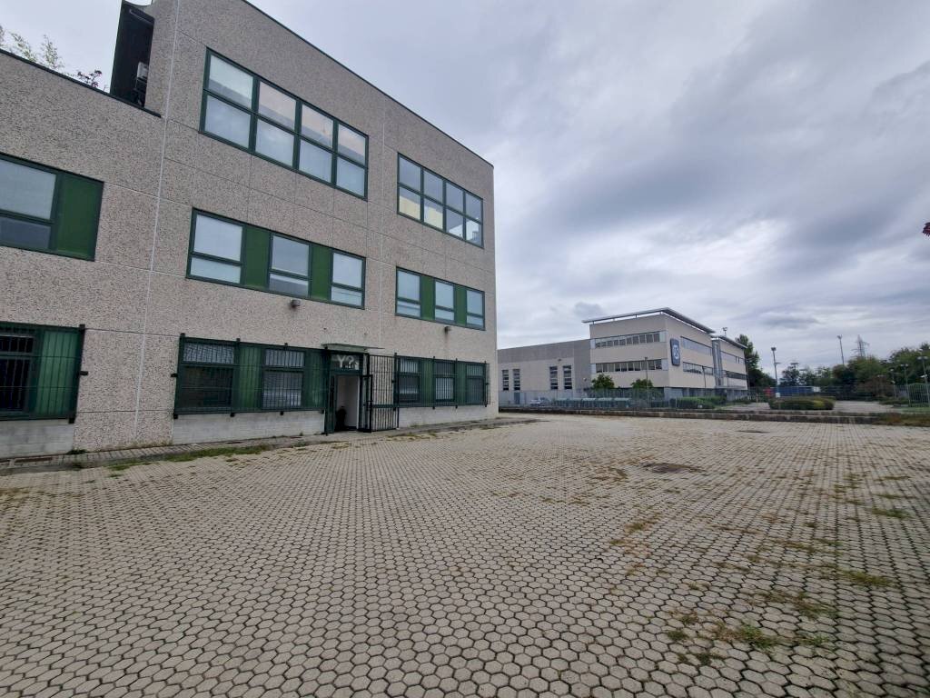 Cortile interno - Capannone via Guglielmo Marconi, Settimo Milanese - foto 1