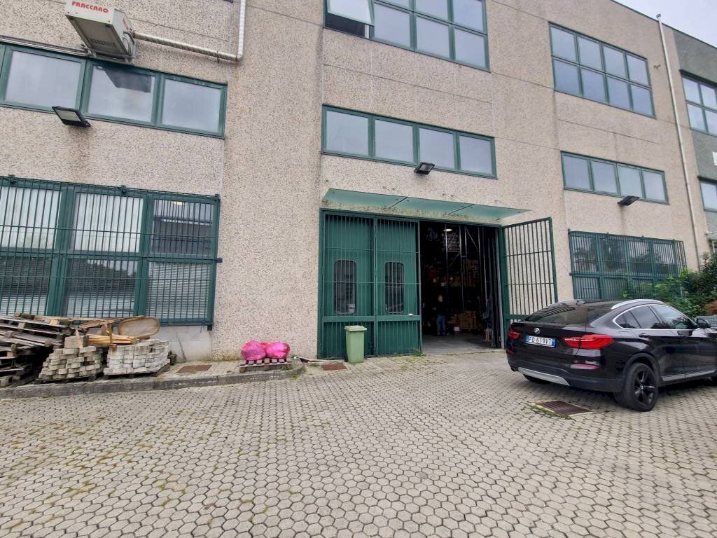 Facciata - Capannone via Guglielmo Marconi, Settimo Milanese - foto 3