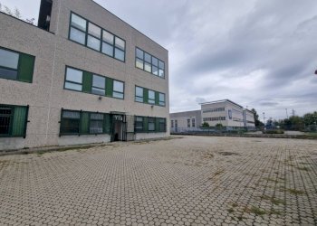 Cortile interno - Capannone via Guglielmo Marconi, Settimo Milanese - foto 1