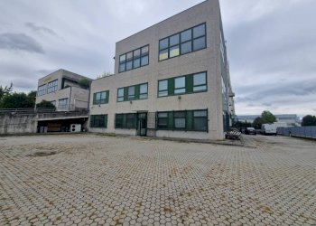 Facciata - Capannone via Guglielmo Marconi, Settimo Milanese - foto 2