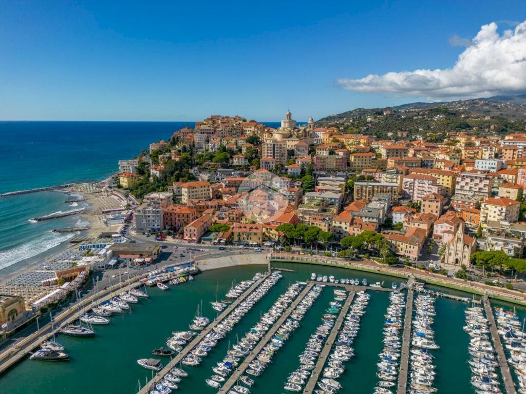 Four-room apartment Via Sant'Antonio, Imperia - photo 1