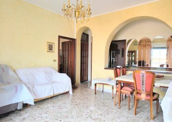 Four-room apartment Via San Nicolò, Messina - photo 5
