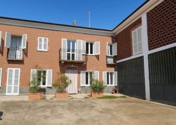 Facciata - Rustico piazza Guglielmo Marconi, 5, Vigliano d'Asti - foto 2