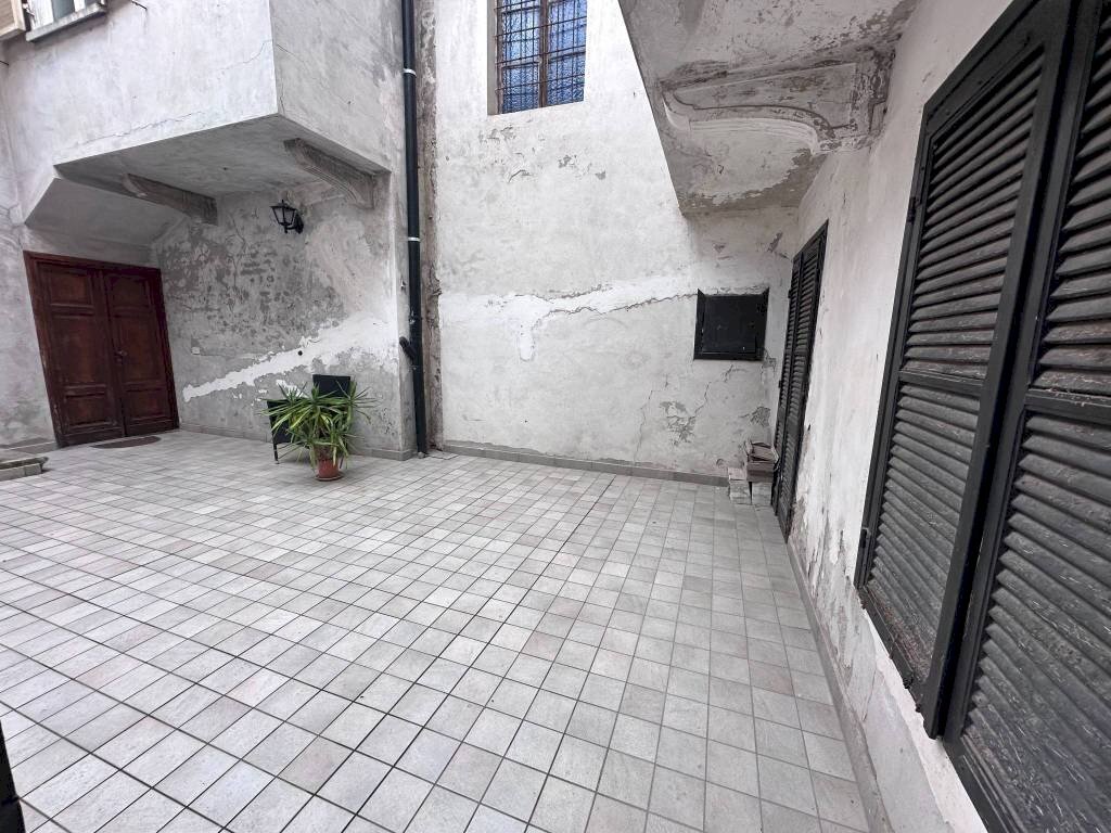 Cortile interno - Four-room apartment via Gardezzana, Carmagnola - photo 2