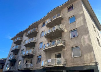 Facciata - Quadrilocale via Roma, 8, Perosa Argentina - foto 1