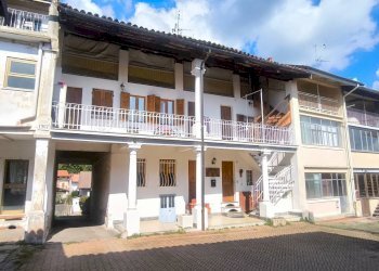 Foto 1 - Villa a Schiera via Pietro Micca
 
33, Sala Biellese - foto 1