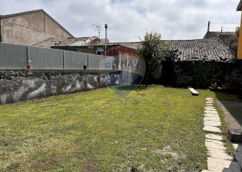 Giardino - Casa indipendente Via Fossa della Neve
 
2, Linguaglossa - foto 18