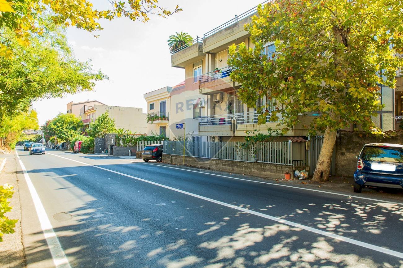 Edificio all\'aperto - Trilocale via XXI Aprile, Aci Castello - foto 3