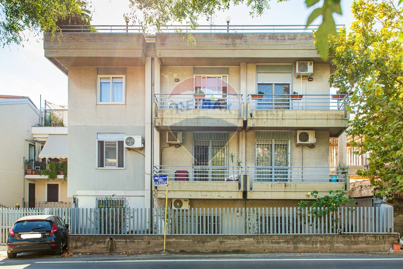 Edificio all\'aperto - Trilocale via XXI Aprile, Aci Castello - foto 1