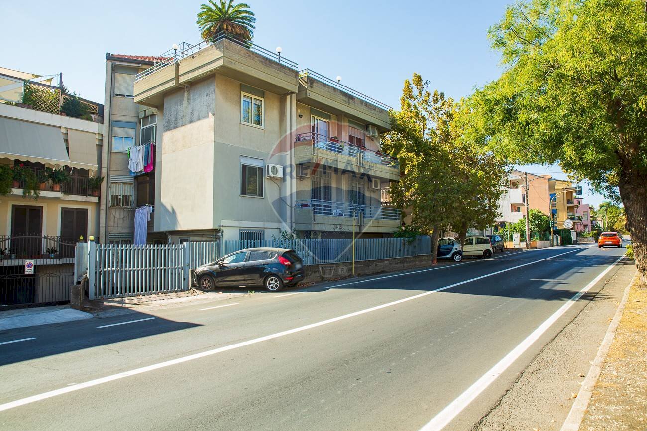 Edificio all\'aperto - Trilocale via XXI Aprile, Aci Castello - foto 2