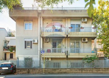 Edificio all\'aperto - Trilocale via XXI Aprile, Aci Castello - foto 1