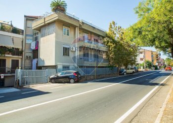Edificio all\'aperto - Trilocale via XXI Aprile, Aci Castello - foto 2