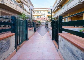 Edificio all\'aperto - Bilocale Via Spiaggia
 
77/D, Mascali - foto 2