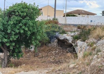 Giardino - Villa Via dei Garofani
 
snc, Augusta - foto 6