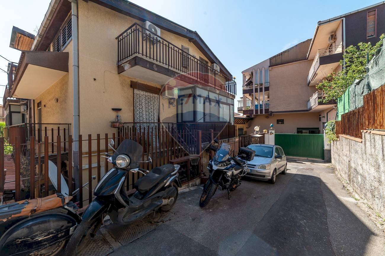 Edificio all\'aperto - Quadrilocale portella della ginestra
 
63, Misterbianco - foto 1