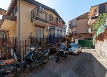 Edificio all\'aperto - Quadrilocale portella della ginestra
 
63, Misterbianco - foto 1