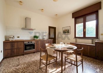 Sala da pranzo - Casa semi indipendente Montiglio
 
23, Breno - foto 11