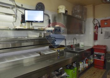 Cucina - Attività Commerciale Via Genova
 
4, Vittoria - foto 24